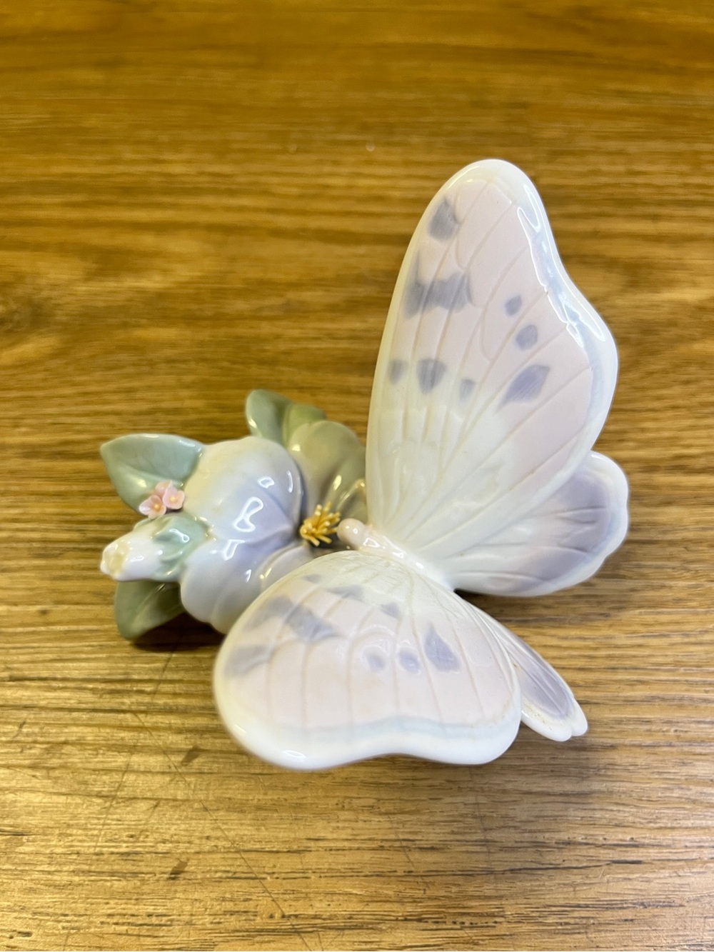 Lladro “Mariposa de Abril” Porcelain Butterfly Figurine - Refreshing Pause
